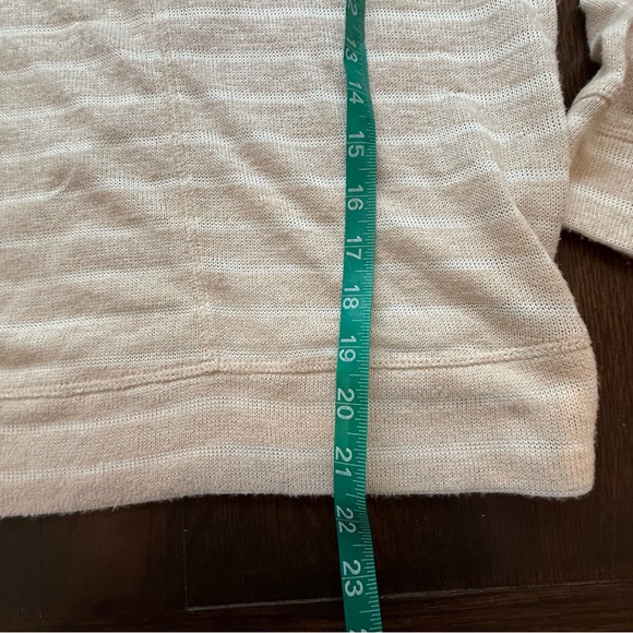Socialite Beige and White Striped V-Neck Sweater size small - Picture 3 of 6